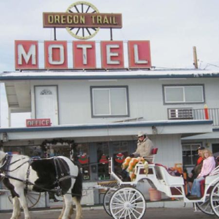 Oregon Trail Motel And Restaurant Baker City Exterior foto