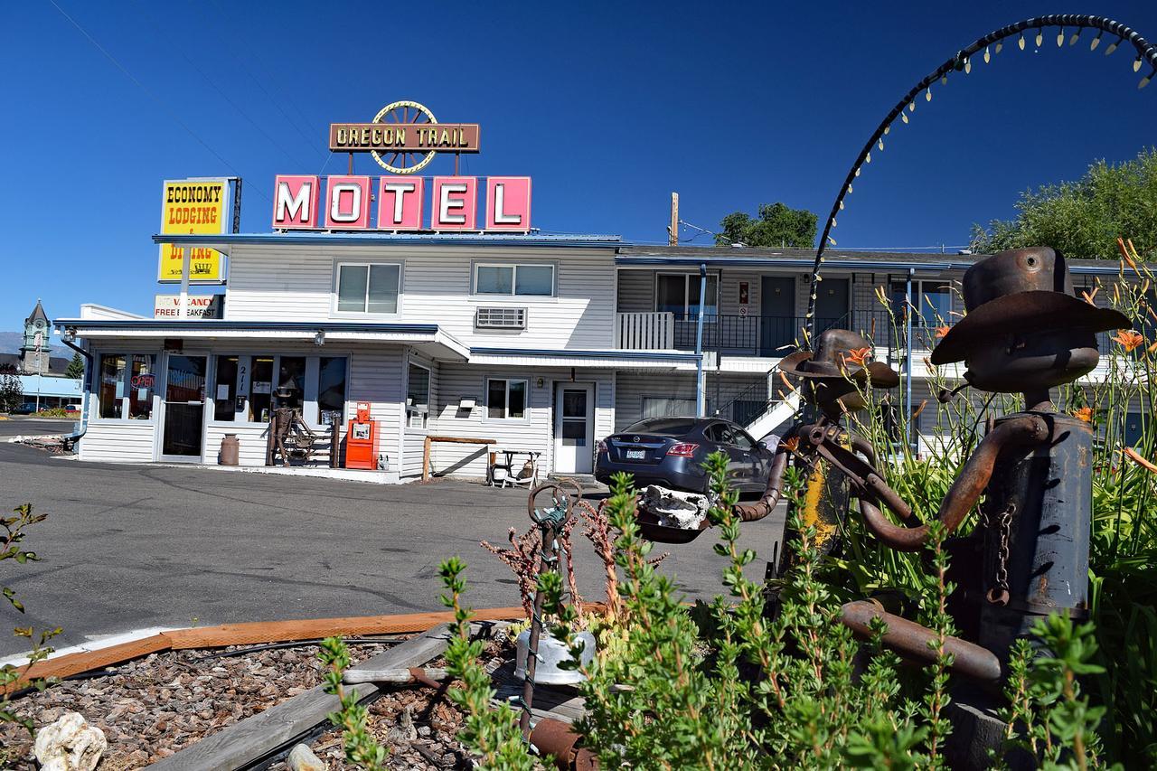 Oregon Trail Motel And Restaurant Baker City Exterior foto